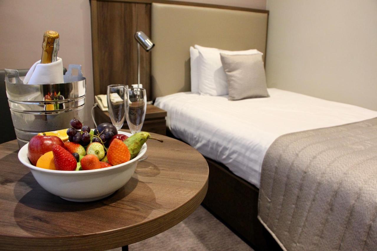 Best Western Ship Hotel Вейбридж Екстер'єр фото